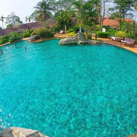 Golden Pine Resort And Spa Chiang Rai Extérieur photo