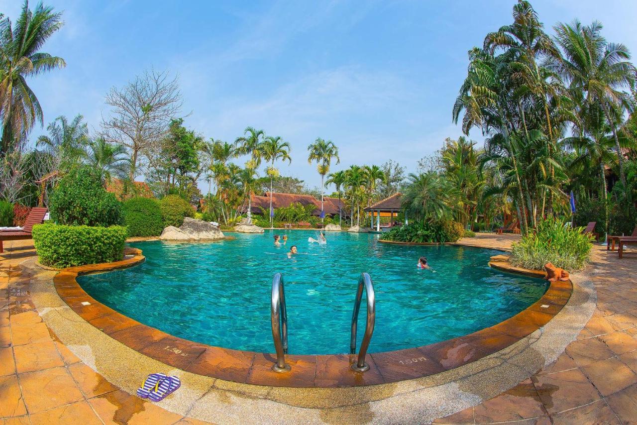 Golden Pine Resort And Spa Chiang Rai Extérieur photo