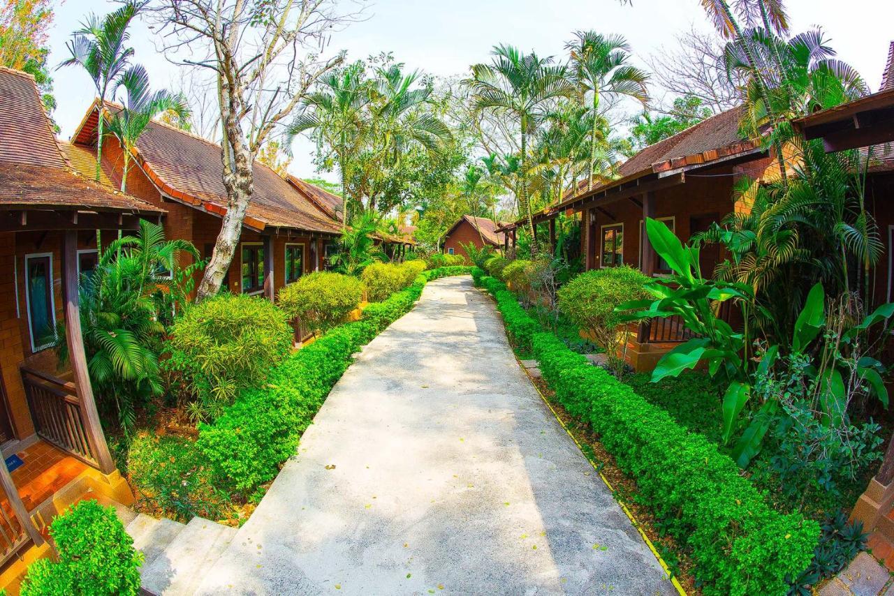 Golden Pine Resort And Spa Chiang Rai Extérieur photo