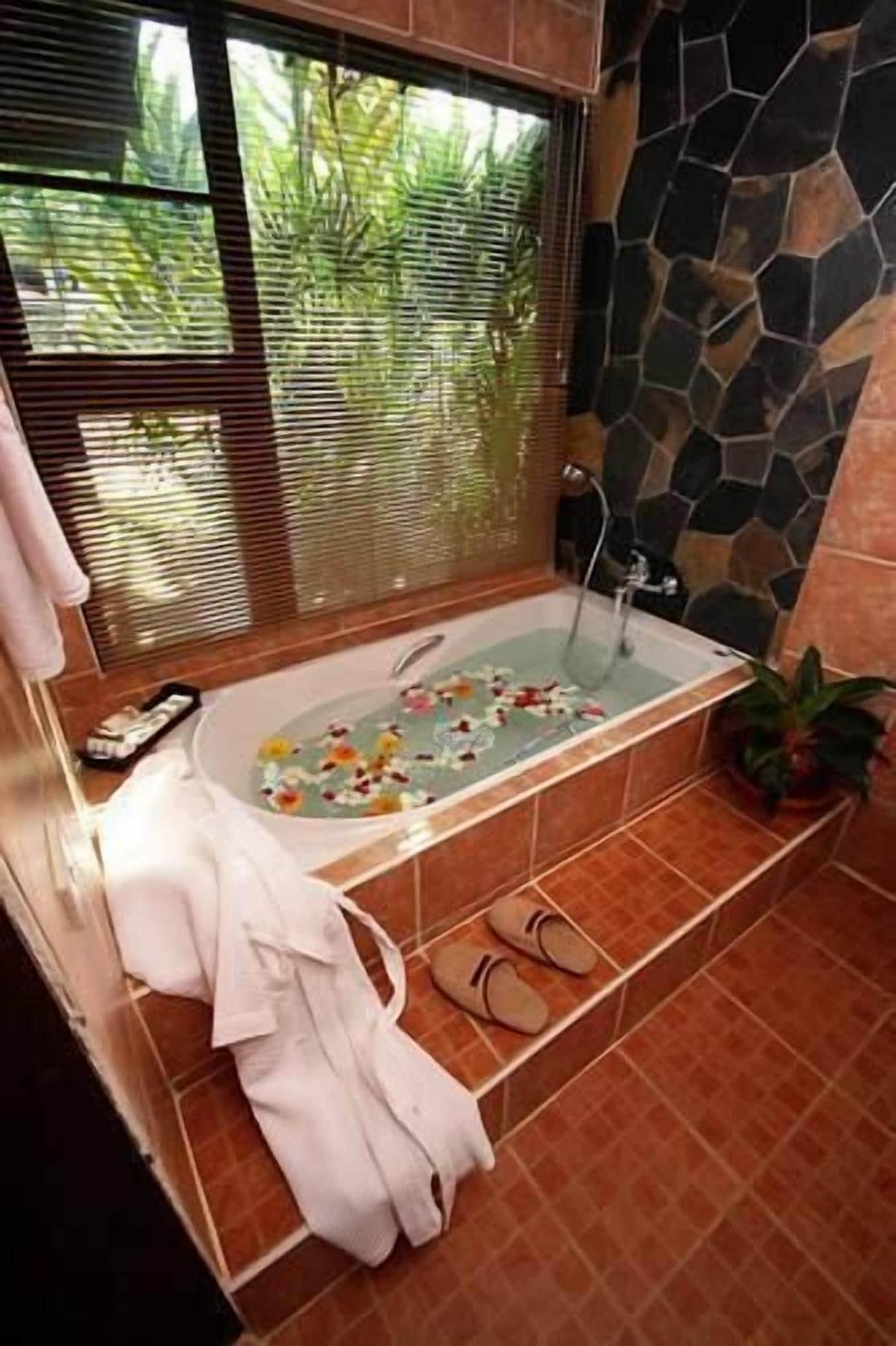 Golden Pine Resort And Spa Chiang Rai Extérieur photo
