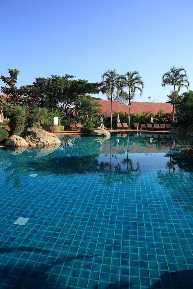 Golden Pine Resort And Spa Chiang Rai Extérieur photo
